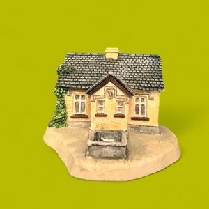 The Irish Heritage Collection Fountain Of Knowledge Miniature ceramic house